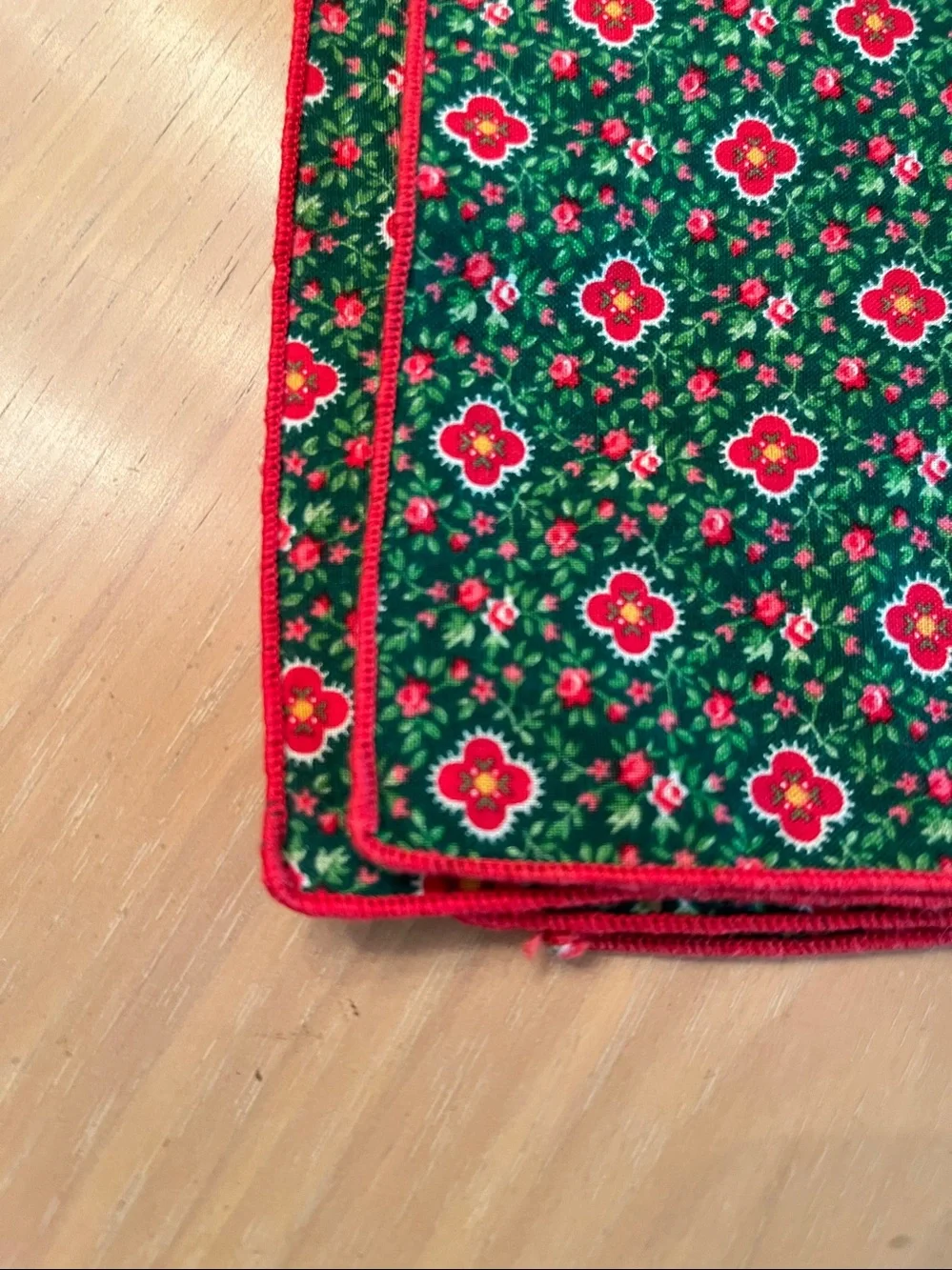 Vintage Green & Red Poppies 8”square Luncheon Napkins